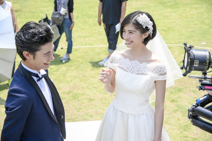 清原翔、佐久間由衣/新CMメイキングカット(提供画像)