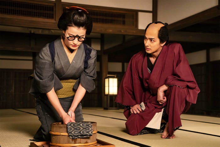 橋本愛、横浜流星「べらぼう~蔦重栄華乃夢噺~」第25話(C)NHK