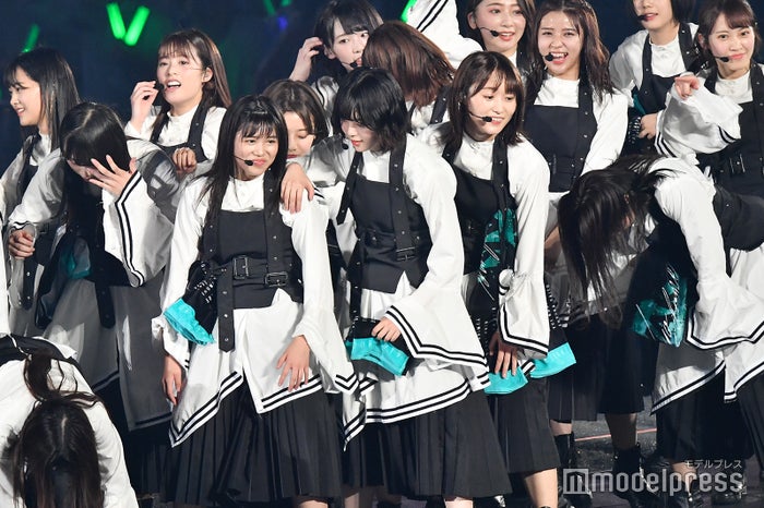 欅坂46詳細ライブレポ 初東京ドーム公演完走 不協和音 で会場揺れる 平手友梨奈ソロ曲 角を曲がる も初披露 夏の全国アリーナツアー19 セットリスト モデルプレス