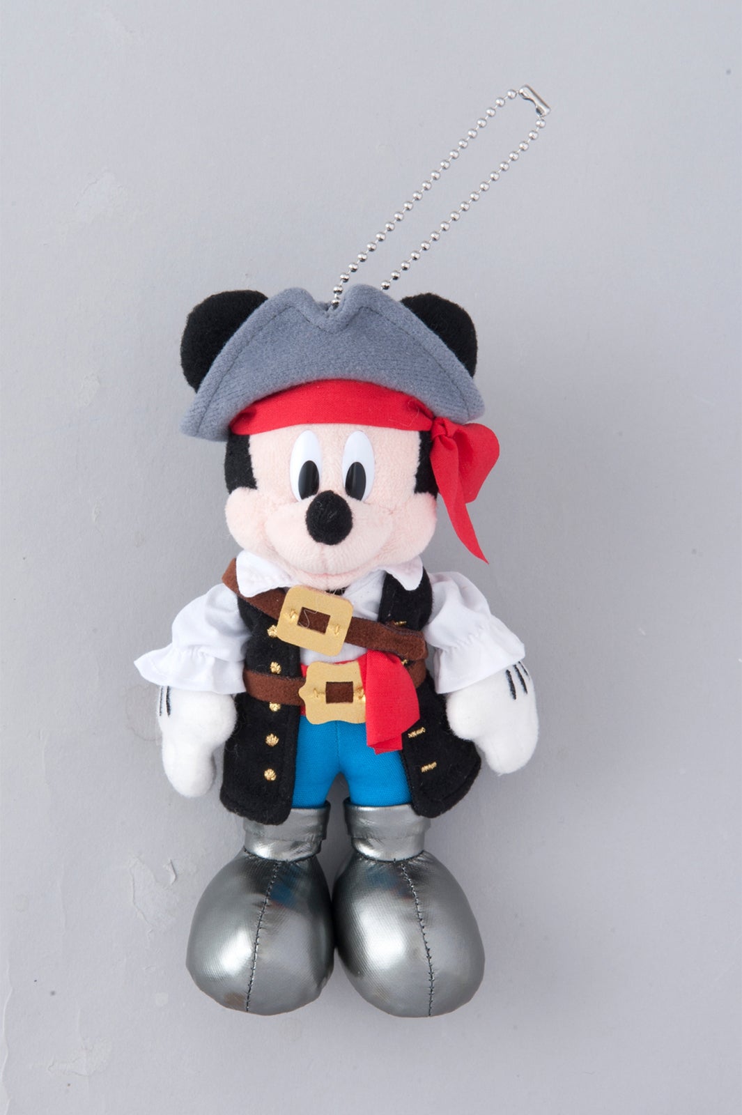 ぬいぐるみバッジ（各￥1,700） （C）Disney