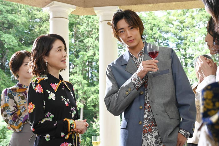 筒井真理子、長妻怜央「ブラックファミリア~新堂家の復讐~」第2話より(C)読売テレビ