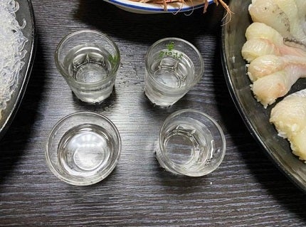 不仲説の神話エリックとキム ドンワン 焼酎を飲みながら話し合い モデルプレス