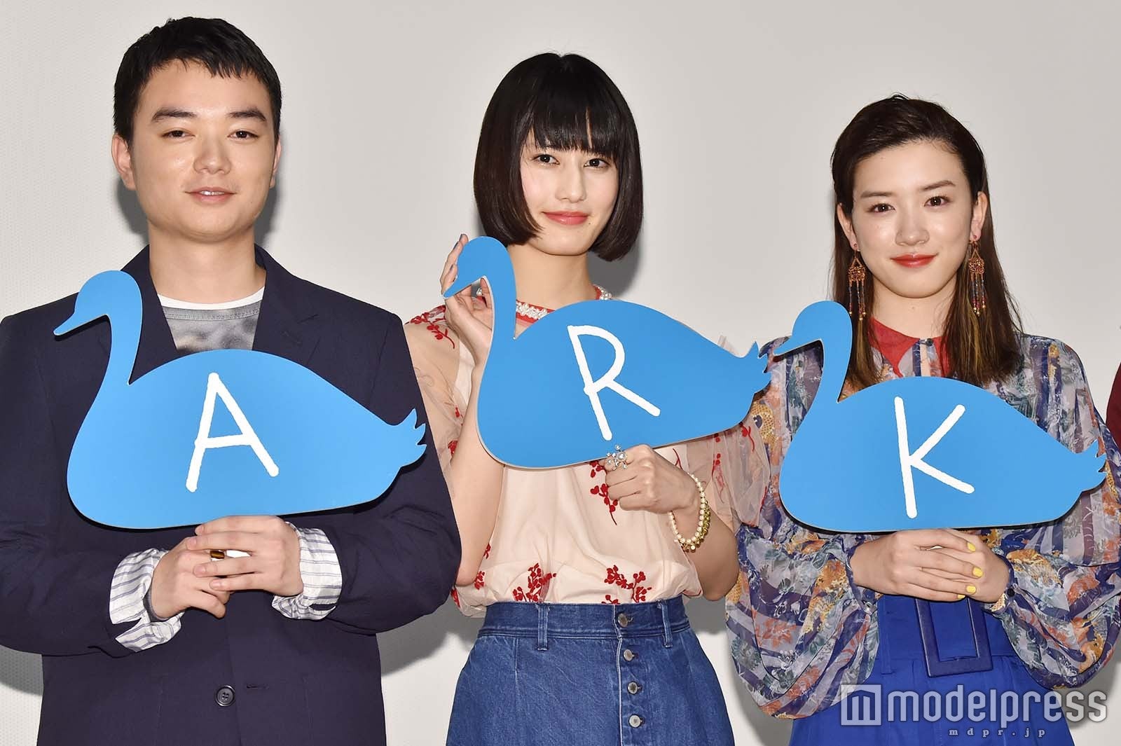 （左から）染谷将太、橋本愛、永野芽郁 （C）モデルプレス