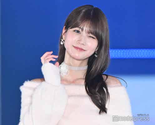 生見愛瑠、ウィンクにドキッ 美デコルテ輝くオフショルニット姿【GirlsAward 2024AW】