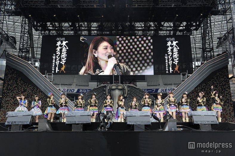 「大島優子卒業コンサート in 味の素スタジアム ～6月8日の降水確率56％（5月16日現在）、てるてる坊主は本当に効果があるのか？～」（C）AKS