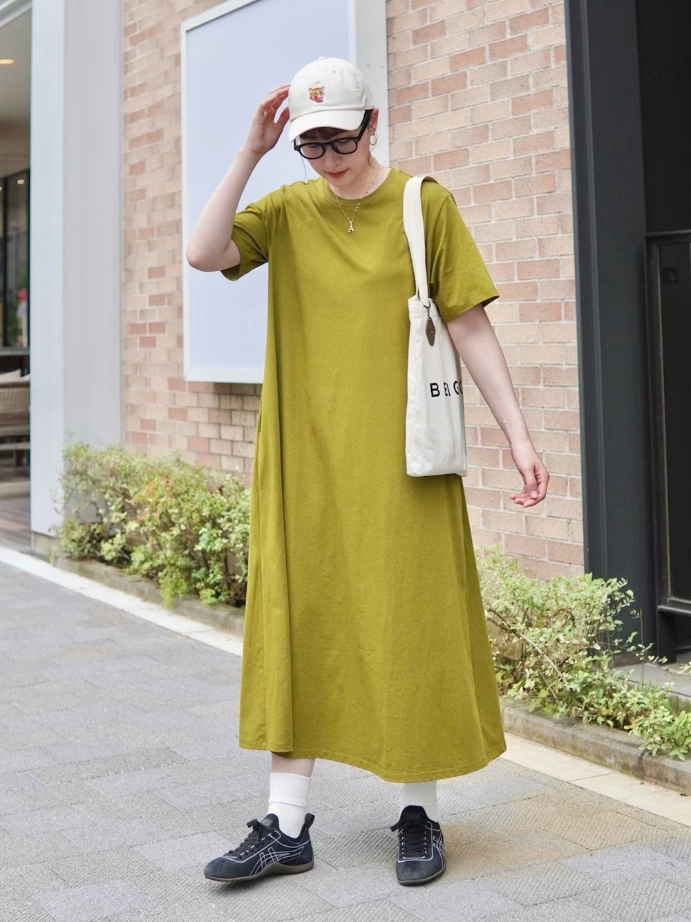 ざっくり着られるシンプルなTシャツワンピースが楽ちん&涼しい 出典:WEAR