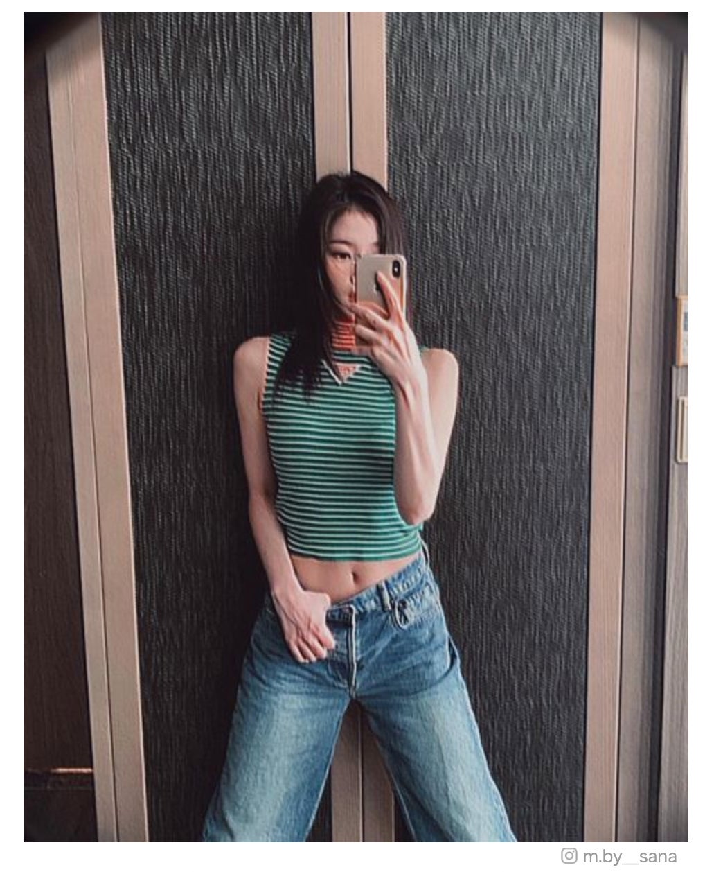 TWICE・サナ、クールな表情で美腹筋披露「スタイル抜群」と反響