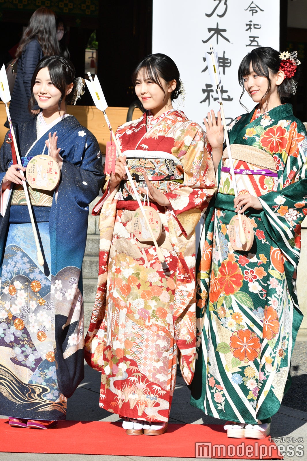 伊藤理々杏、柴田柚菜、池田瑛紗（C）モデルプレス