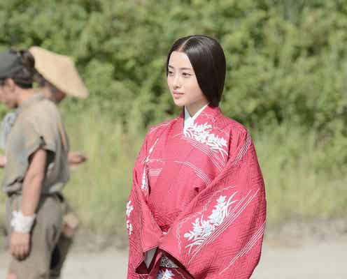 大野智の圧巻アクションシーンが初解禁 “妻”石原さとみの姿も
