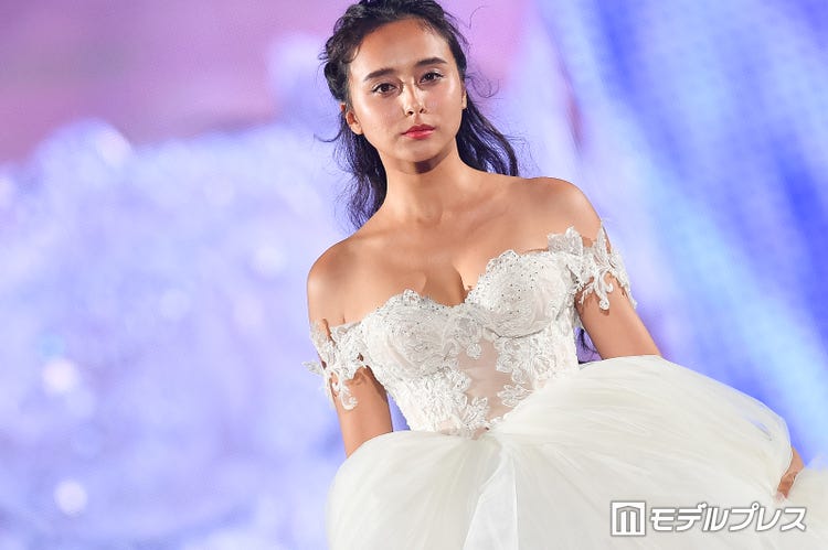 石田ニコル 美デコルテ バストくっきり ウエディングドレスで降臨 神コレ18a W モデルプレス 石田ニコル 美デコルテ バストくっきり ウエディングドレスで降臨 神コレ18a W モデルプレス