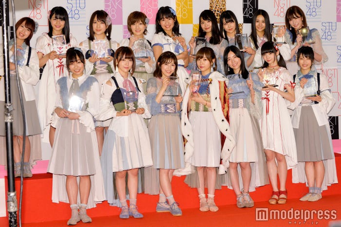 選抜メンバー16人 (C)モデルプレス