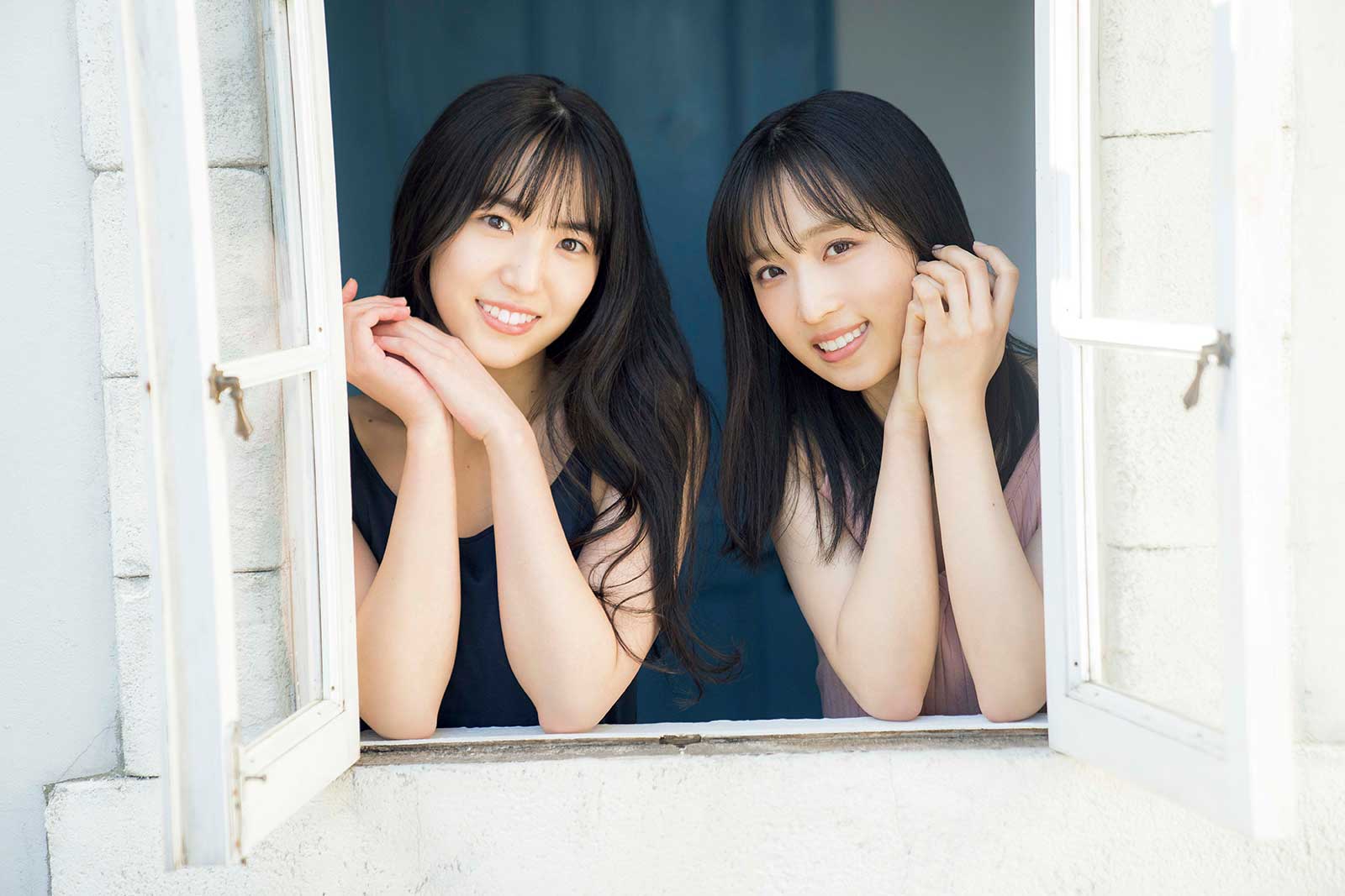 下尾みう、小栗有以（C）カノウリョウマ、光文社