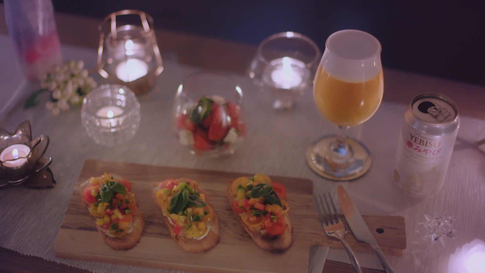 フルーツのカプレーゼとブルスケッタ（提供写真）