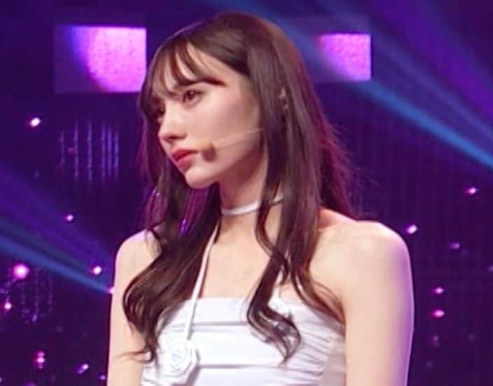 9頭身の美人姉妹の姉、白のハイソックスで清楚系アイドルに変身！圧巻スタイルに絶賛の声「脚長い！」