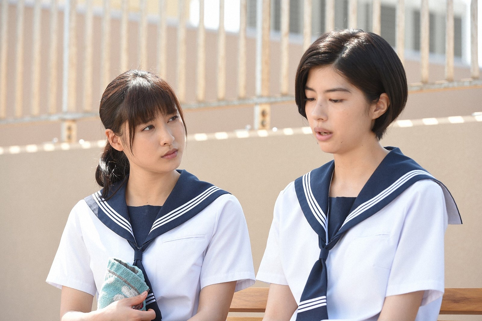 土屋太鳳、佐久間由衣／「チア☆ダン」第2話より（C）TBS