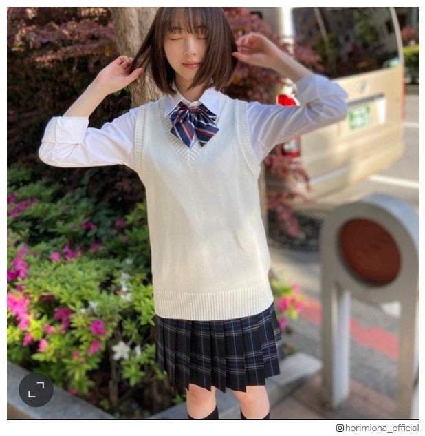 堀未央奈、制服姿が眩しい「無敵の可愛さ」「めちゃくちゃ似合う」と絶賛の声