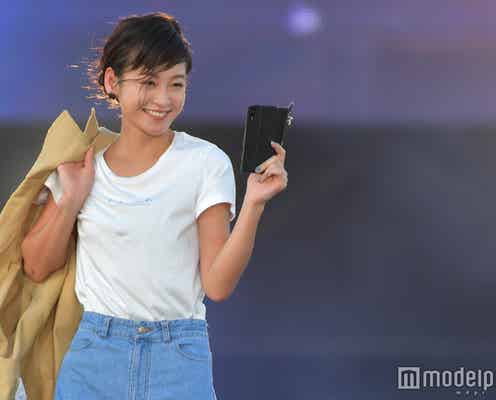 西山茉希、ライブ配信しながらランウェイ 観客も驚き<MUSIC FES With RACo2017>