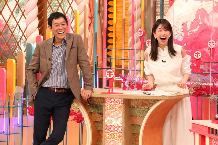 左から)明石家さんま、加藤綾子 (C)フジテレビ