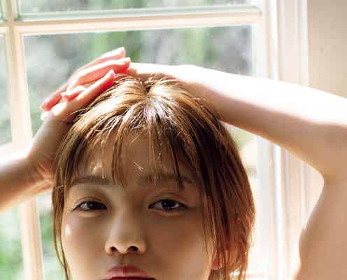 井上咲楽、美しいデコルテ&艶っぽい姿で魅了