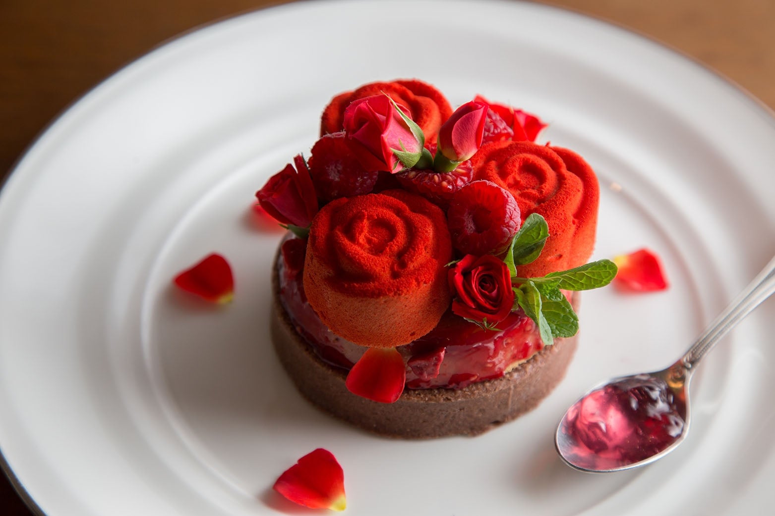 軽井沢で優雅にスイーツ散歩！春の花咲く18の創作メニューをめぐる