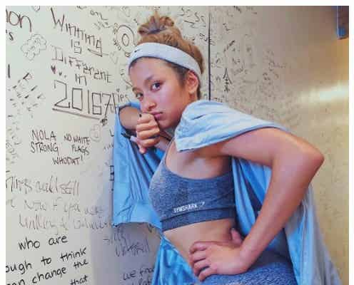 ローラ、“おでこ全開”ナチュラルショットに反響「すっぴん?」「美しすぎる」