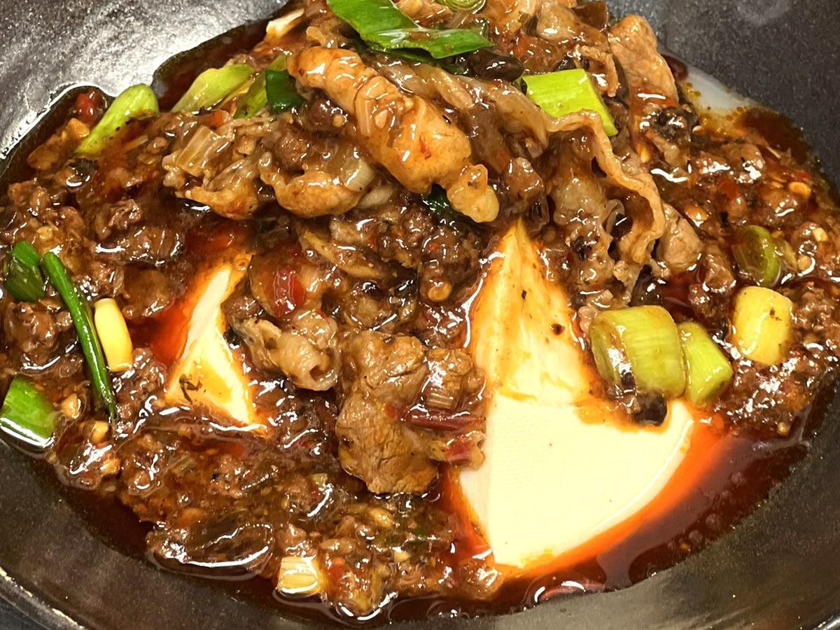 牛バラ麻辣豆花900円／提供画像