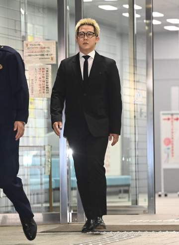 元「XG」プロデューサー保釈 湾岸署前で深々と謝罪 エイベックス社とは契約解雇済み