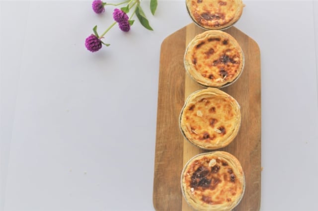 業務スーパー「エッグタルト」の真上からの写真