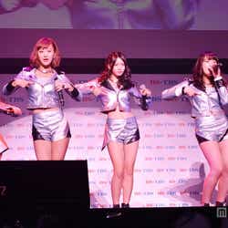 モデルプレス - ℃-ute、美脚×へそ出しで新曲「Love take it all」パフォーマンス