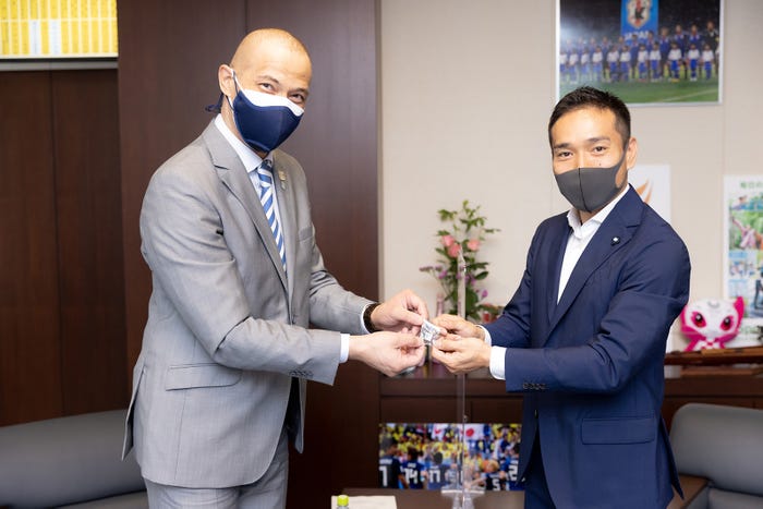 室伏広治、長友佑都 (提供写真)