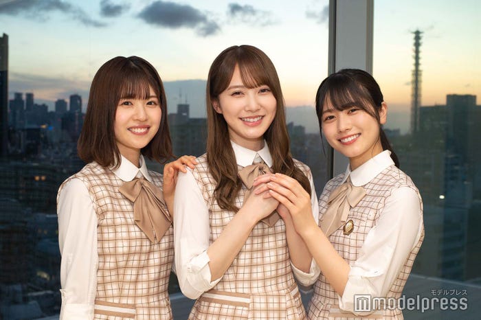 松田好花、加藤史帆、丹生明里(C)モデルプレス