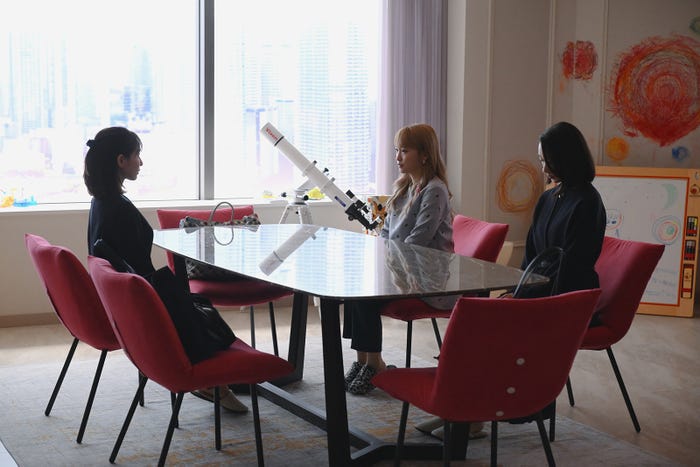 田中みな実、川栄李奈、波瑠「フェイクマミー」第8話(C)TBS