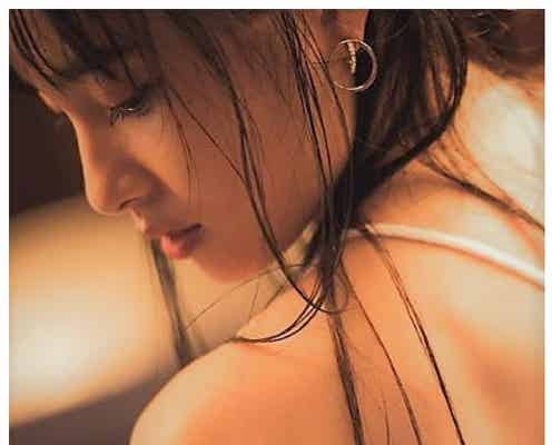 土屋太鳳、大人の色気あふれる美背中にうっとり 女優デビュー10周年記念写真集発売