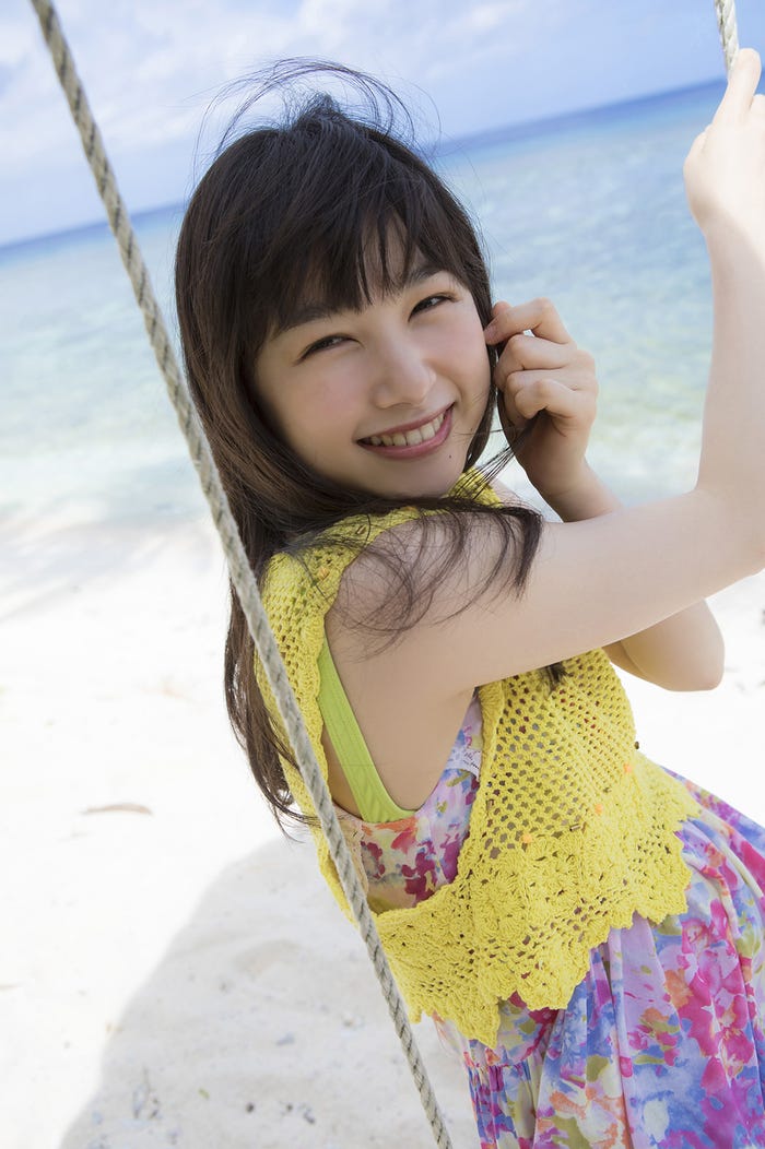 桜井日奈子2nd写真集「桜井日奈子!」/(C)東京ニュース通信社