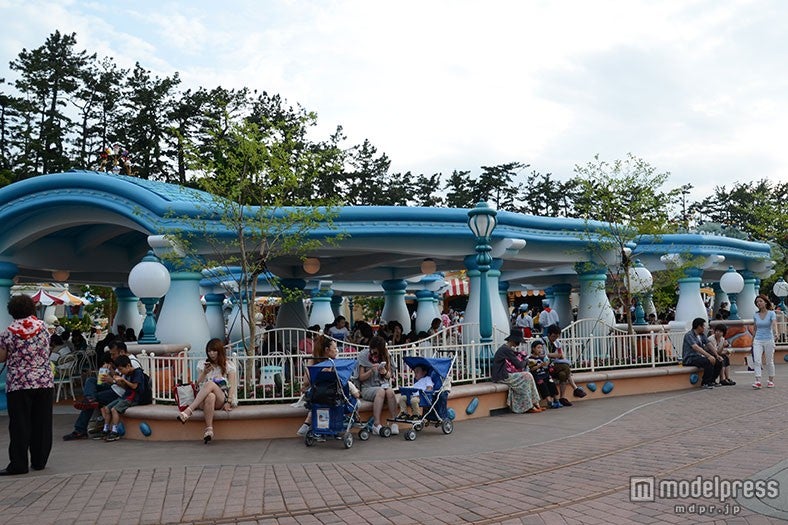 屋根がついたメトロポリトゥーンプラザ