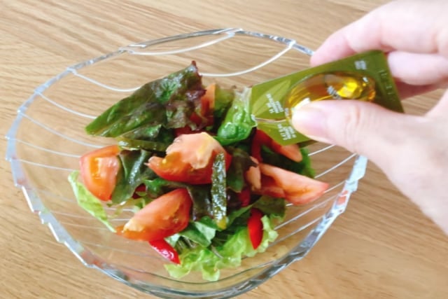 コストコMINIOLIVA エクストラバージンオリーブオイルサラダに