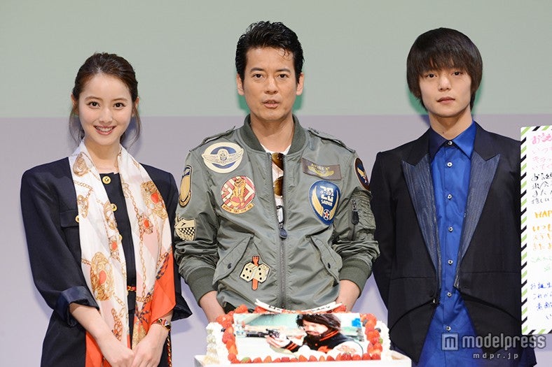 （左から）佐々木希、唐沢寿明、窪田正孝