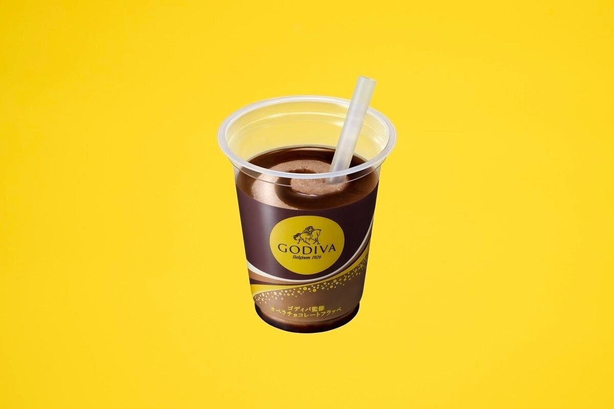 ゴディバ監修オペラチョコレートフラッペのカップが置かれている
