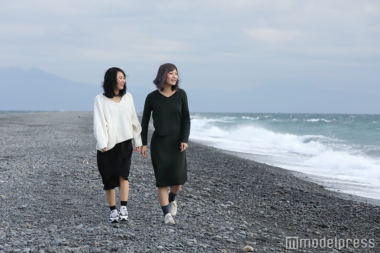 三保松原にて。（C）モデルプレス