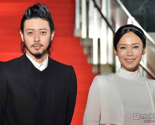 “夫婦役”オダギリジョー&中谷美紀が歓声浴びる “上品”にレッドカーペットをウォーキング