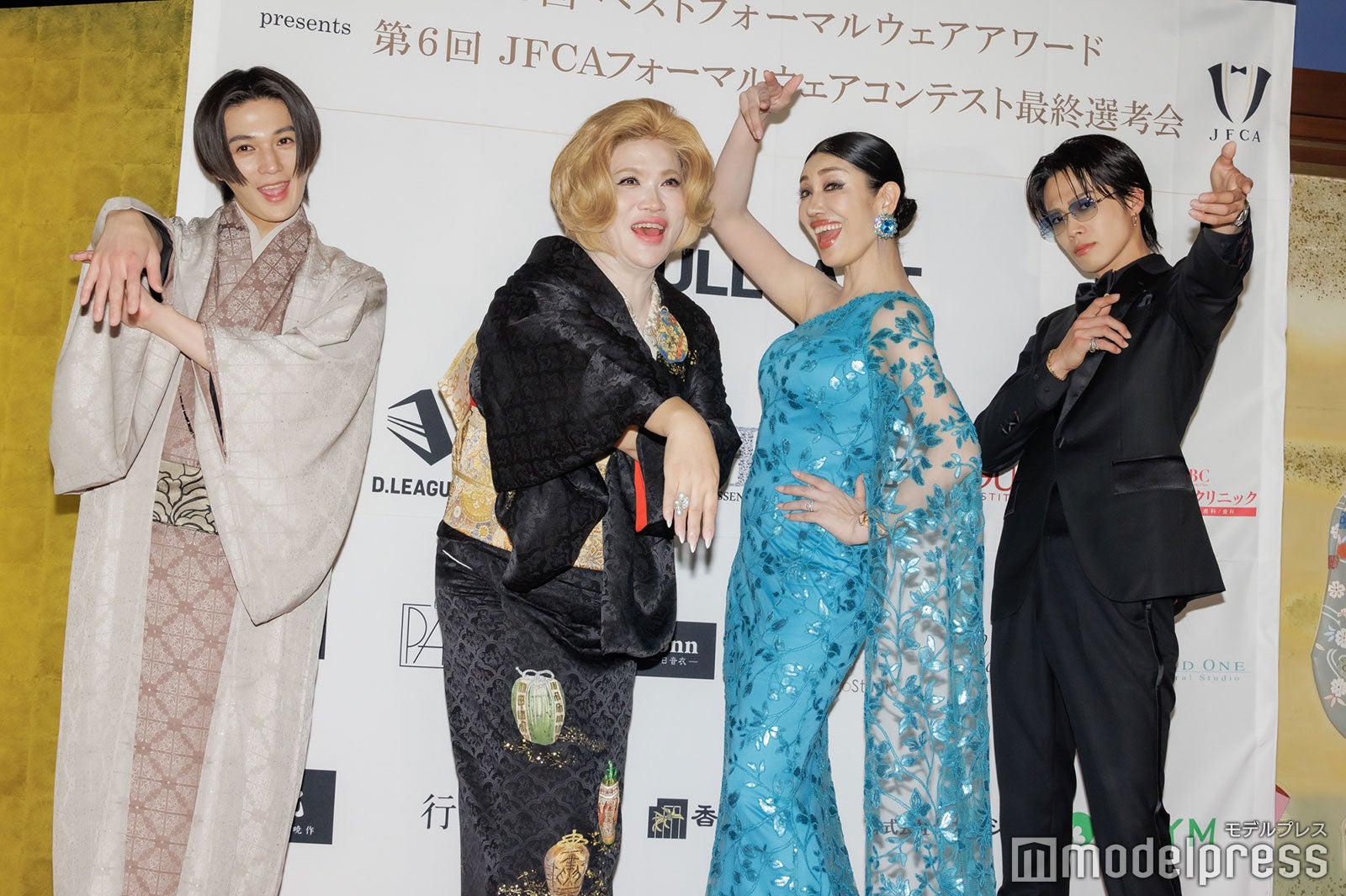 FANTASTICS八木勇征、着物姿でIKKOと“背負い投げ～！” コム