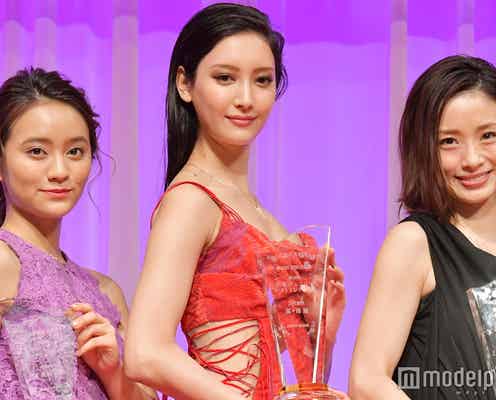 菜々緒、SEXYドレスで美ボディ全開 上戸彩・岡田結実ら「日本ジュエリーベストドレッサー賞」表彰式に豪華集結<写真特集>