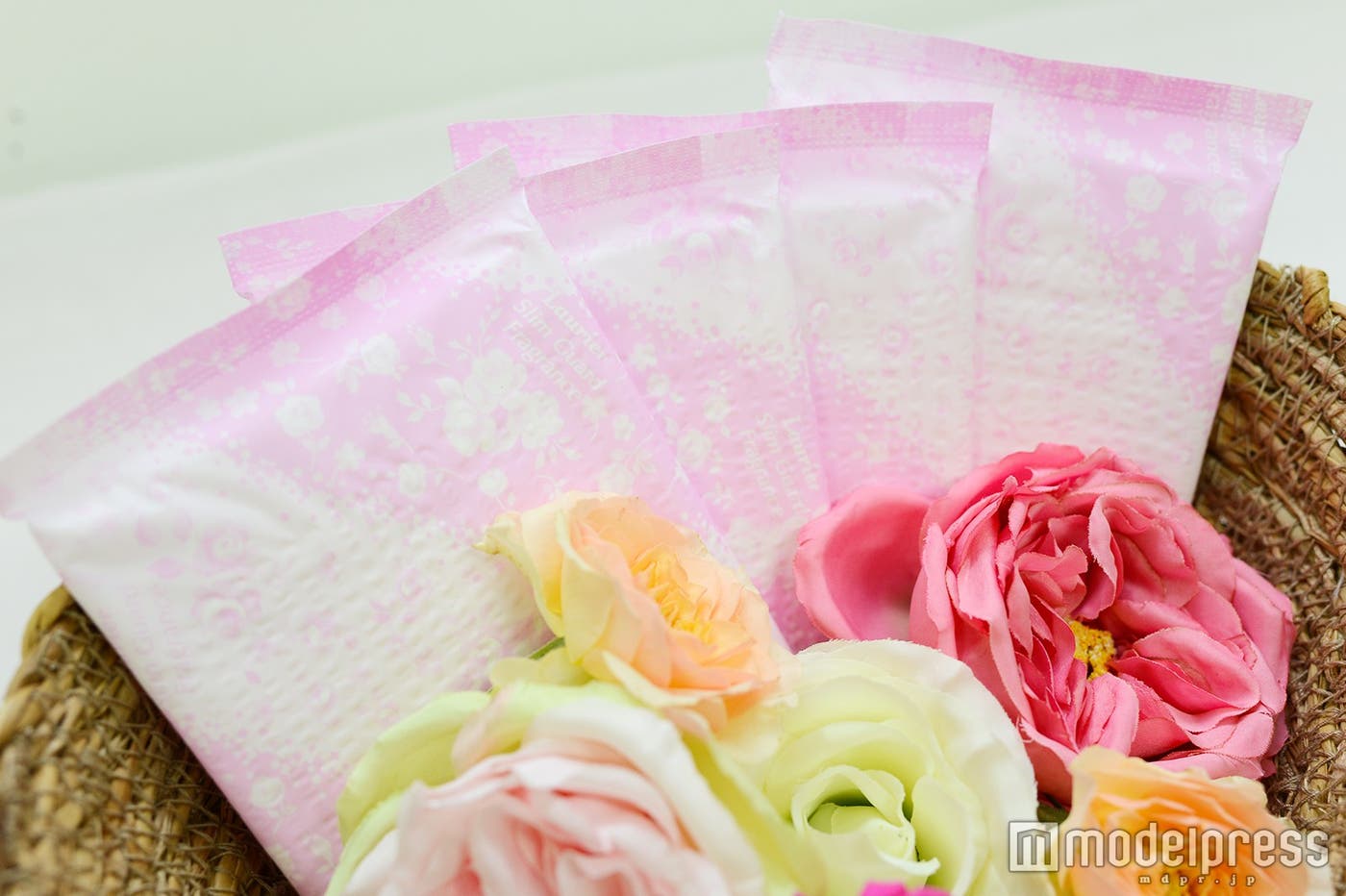 スリムでかさばらないパッケージ(C)モデルプレス