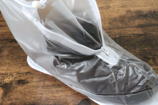 シューズカバー（透明、30.5cm）　使用例