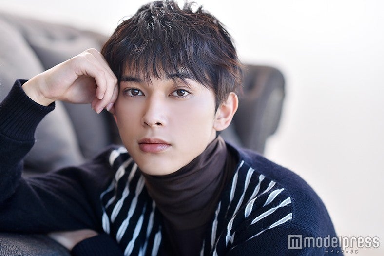 地元の友達といる時の自分は…（C）モデルプレス