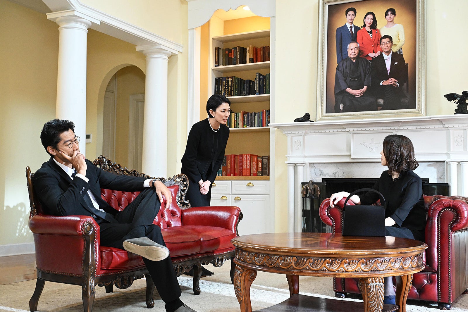 板谷由夏、平山祐介ら「ブラックファミリア～新堂家の復讐～」第6話より（C）読売テレビ