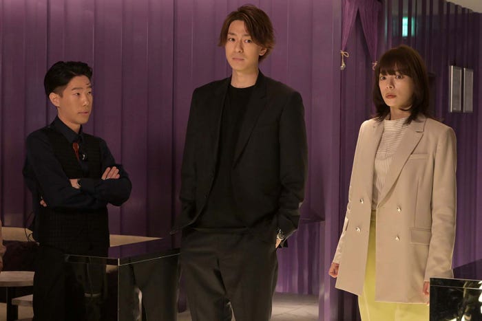 坂口涼太郎、三浦翔平、桜井ユキ「ホスト相続しちゃいました」第7話より(C)カンテレ
