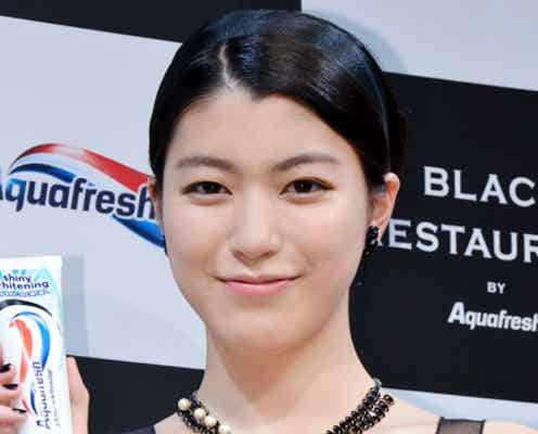 成海璃子、大人の魅力を開花 ブラックドレス姿披露
