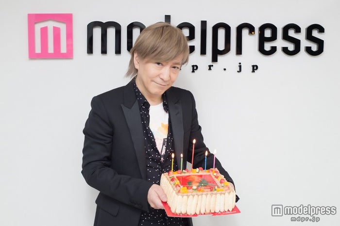 小室哲哉氏のリリースをモデルプレスがお祝い