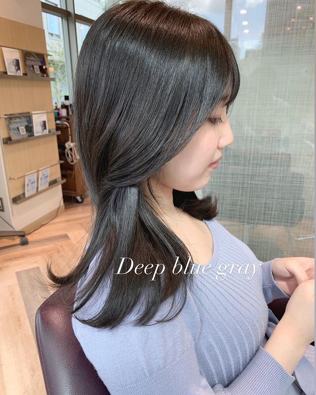 21年は暗めのイルミナカラーで透明感を 肌映えするきれいな大人の髪色 モデルプレス